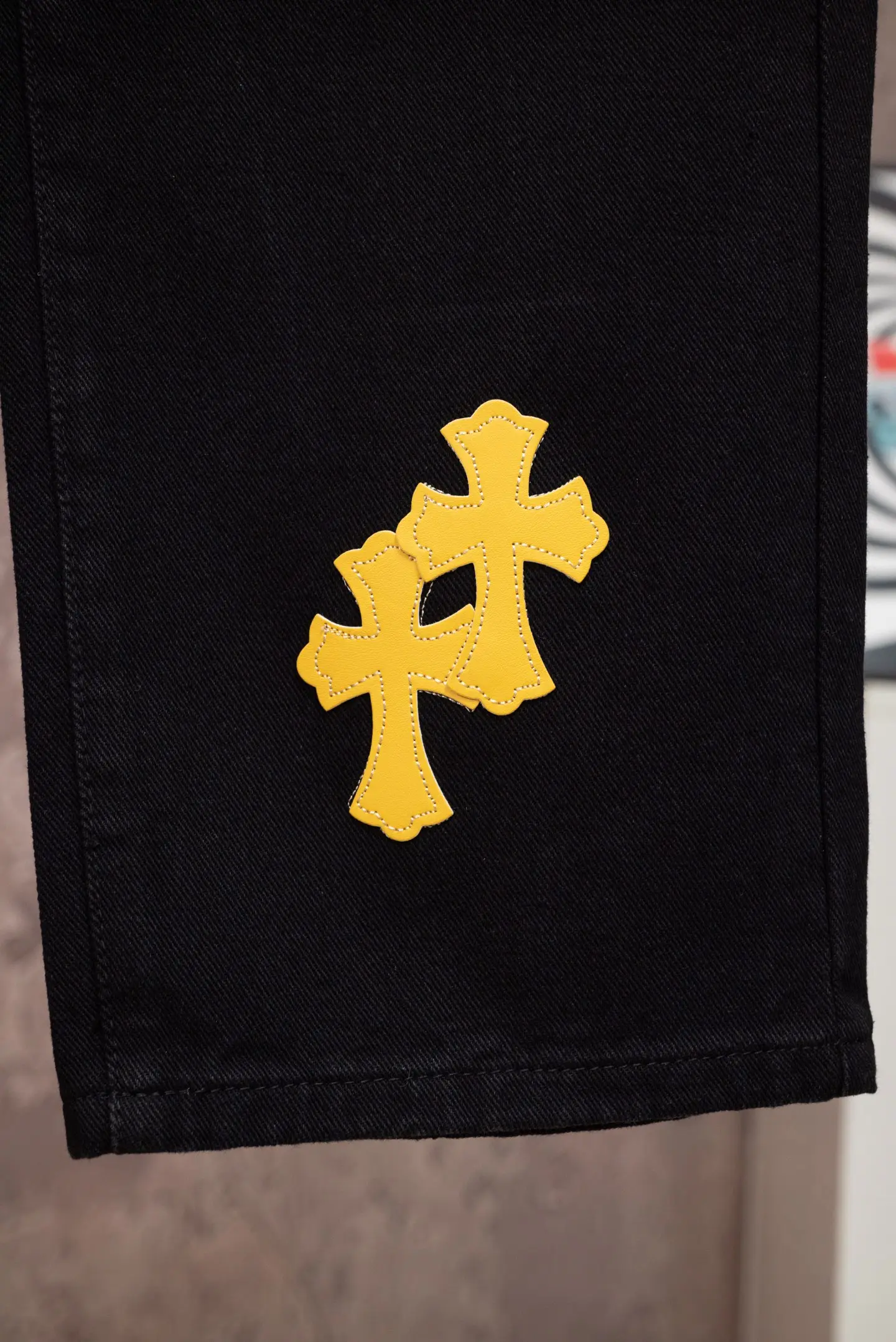Cross Patch Straight-Leg Jeans D18021073 — view 9
