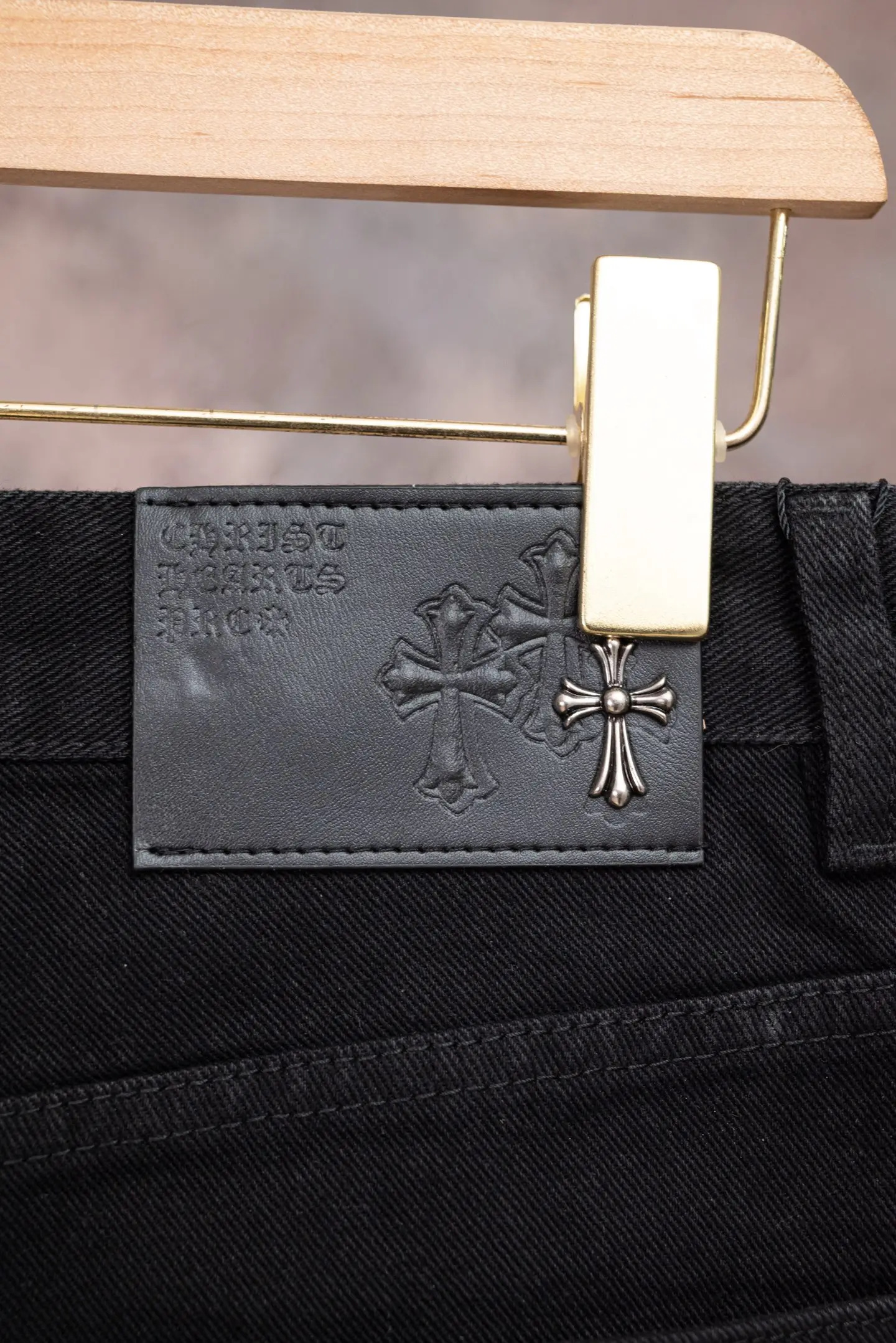 Cross Patch Straight-Leg Jeans D18021073 — view 11