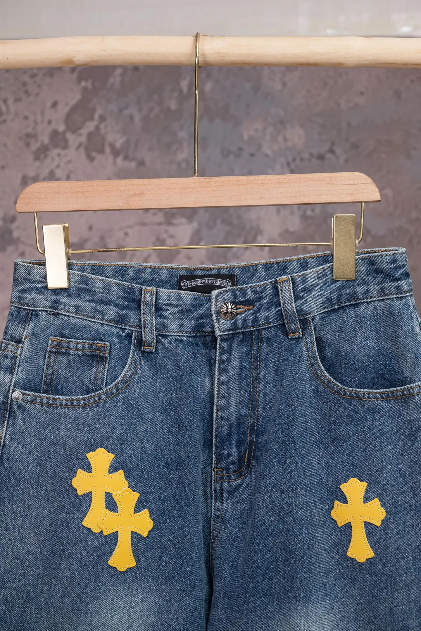 Cross Patch Straight-Leg Jeans D18021072 — view 3