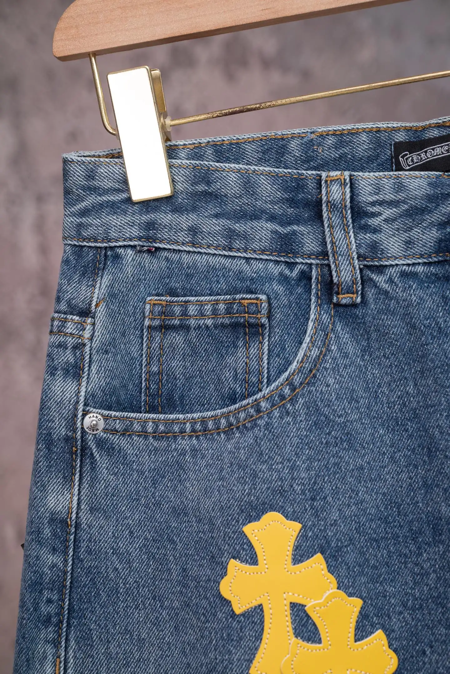 Cross Patch Straight-Leg Jeans D18021072 — view 5