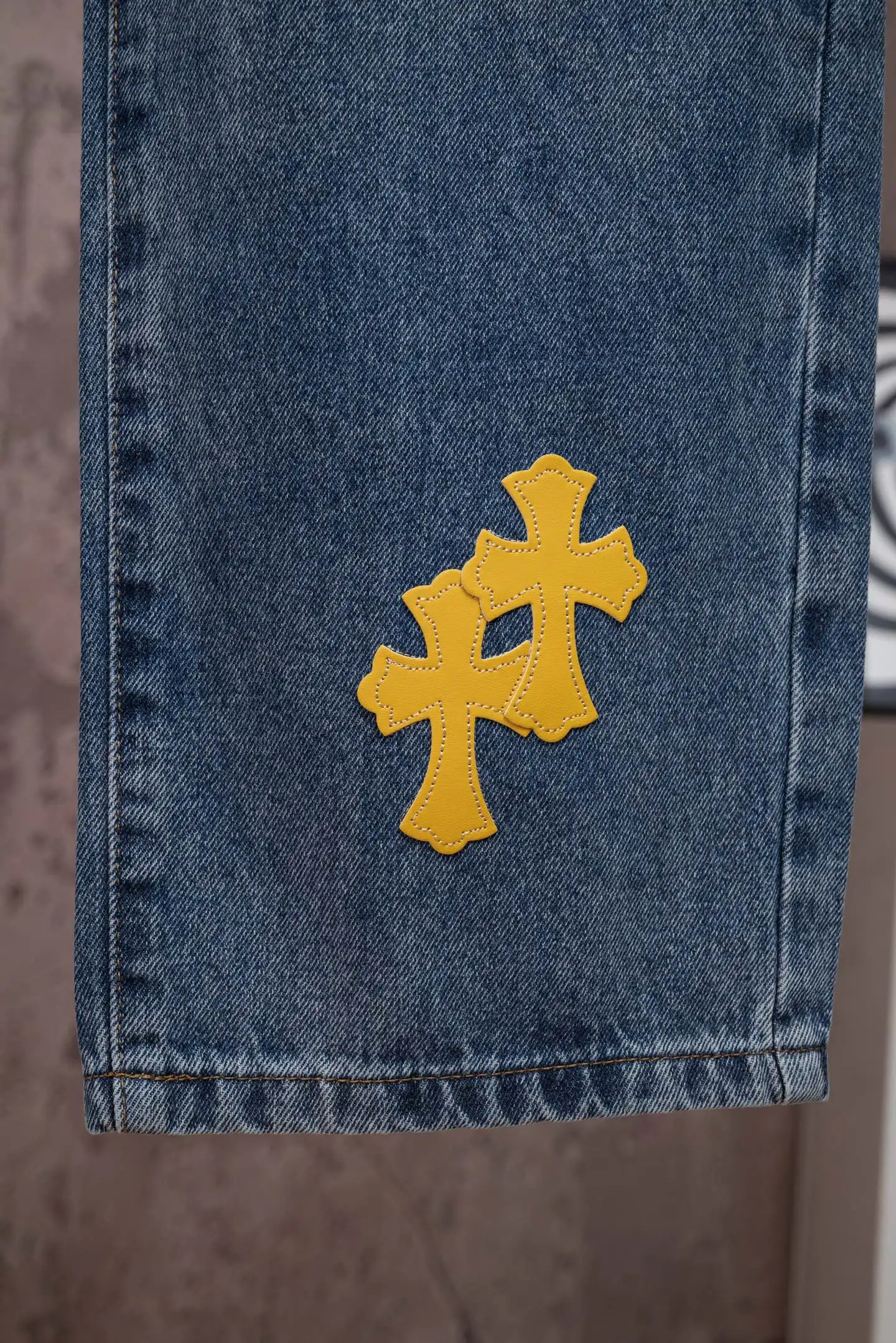 Cross Patch Straight-Leg Jeans D18021072 — view 8