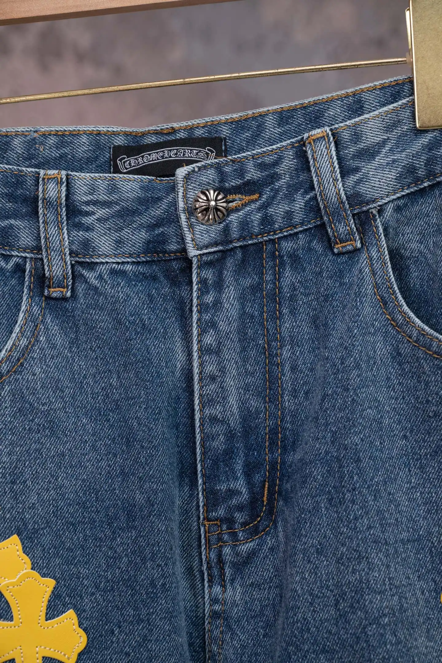 Cross Patch Straight-Leg Jeans D18021072 — view 9