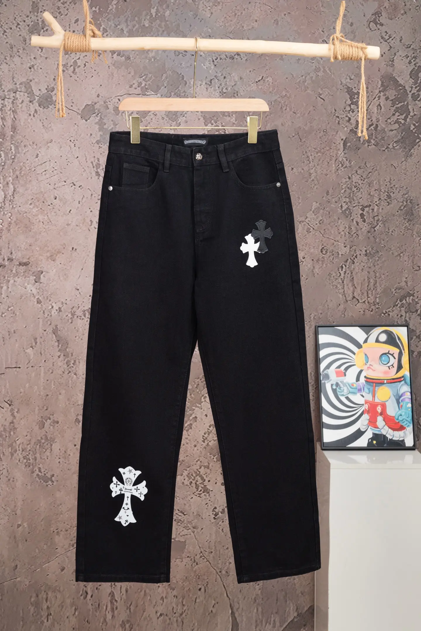 Cross-Patch Straight-Leg Jeans D18021070