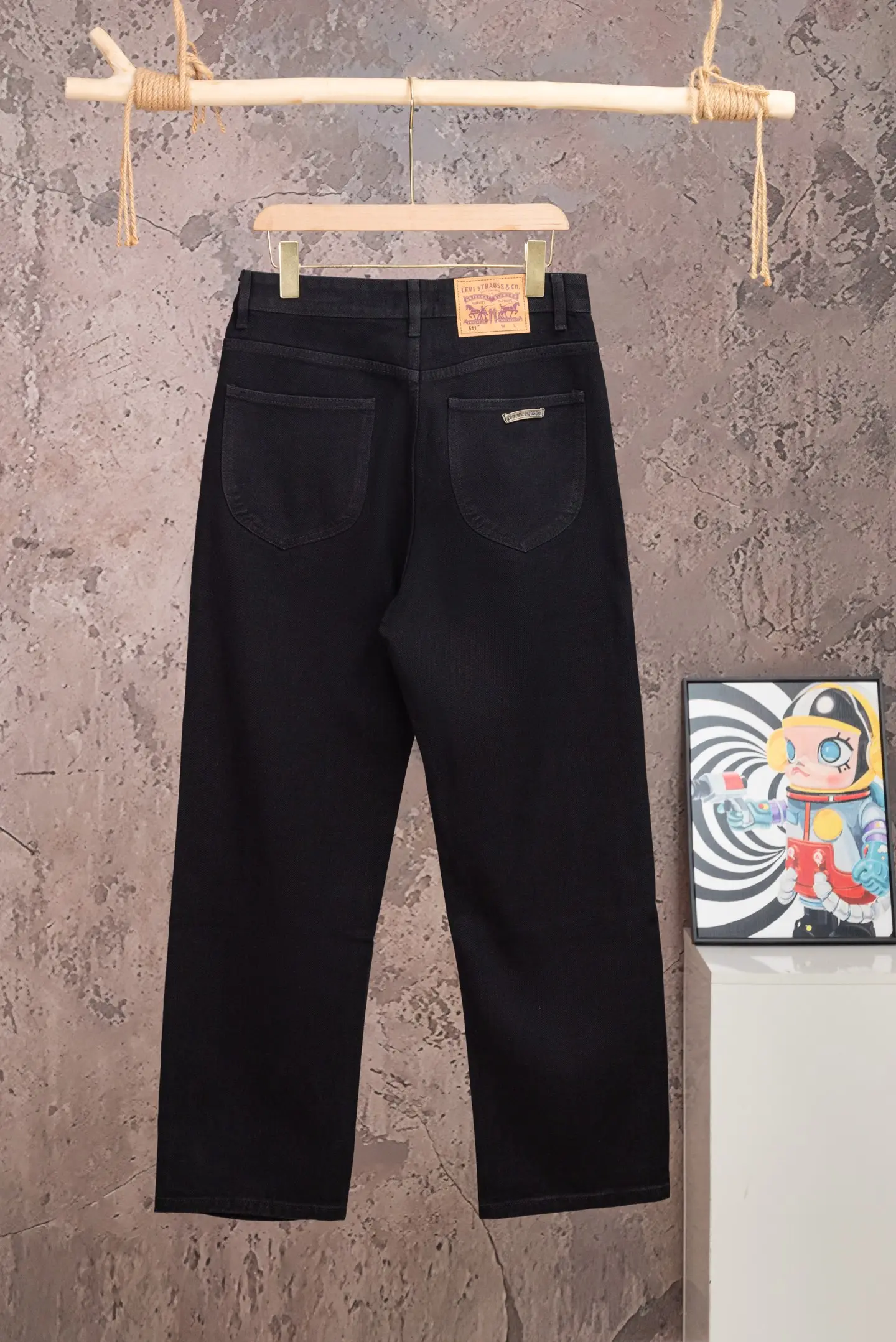 Cross-Patch Straight-Leg Jeans D18021070 — view 2
