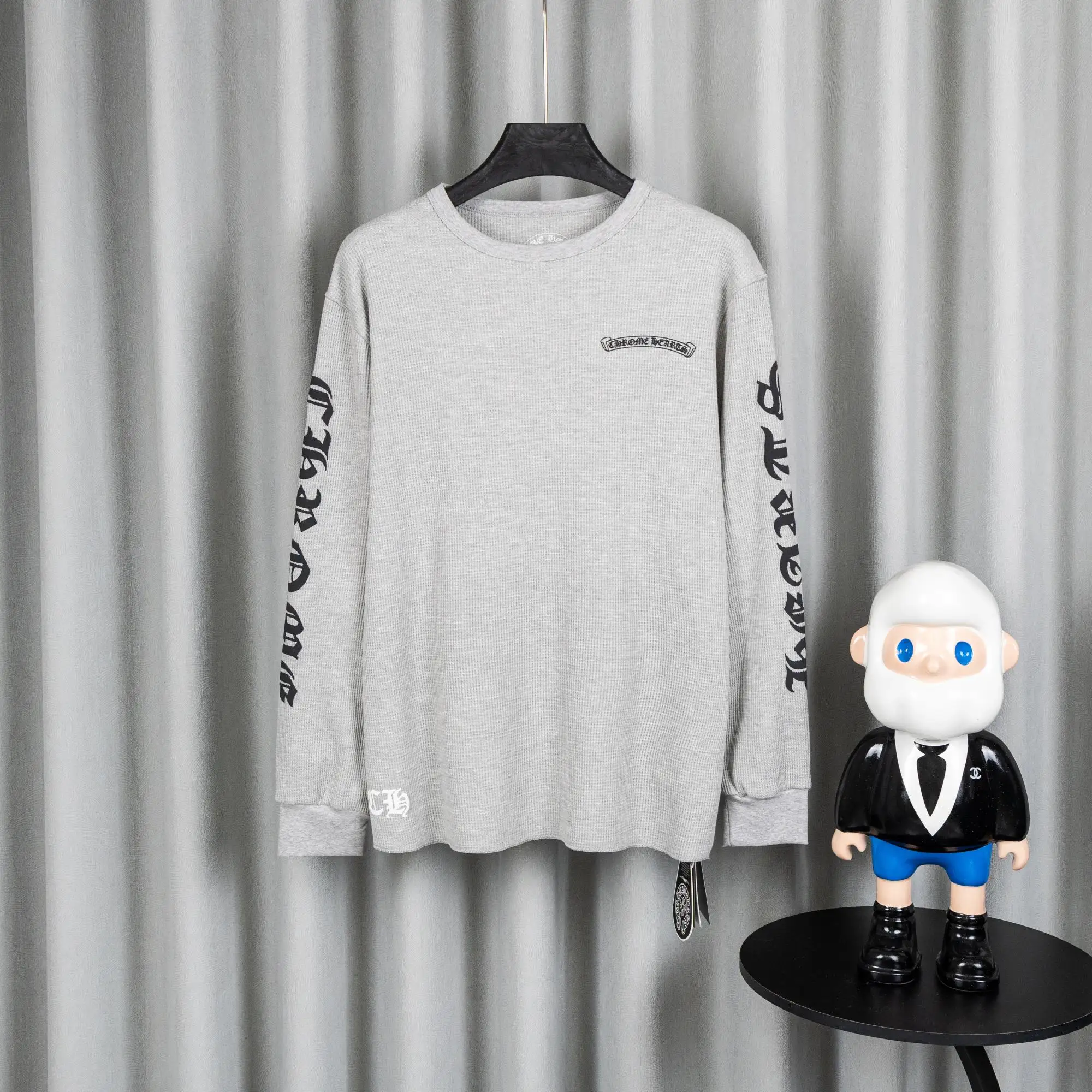 Logo-Print Waffle-Knit Long-Sleeved T-Shirt D19021042