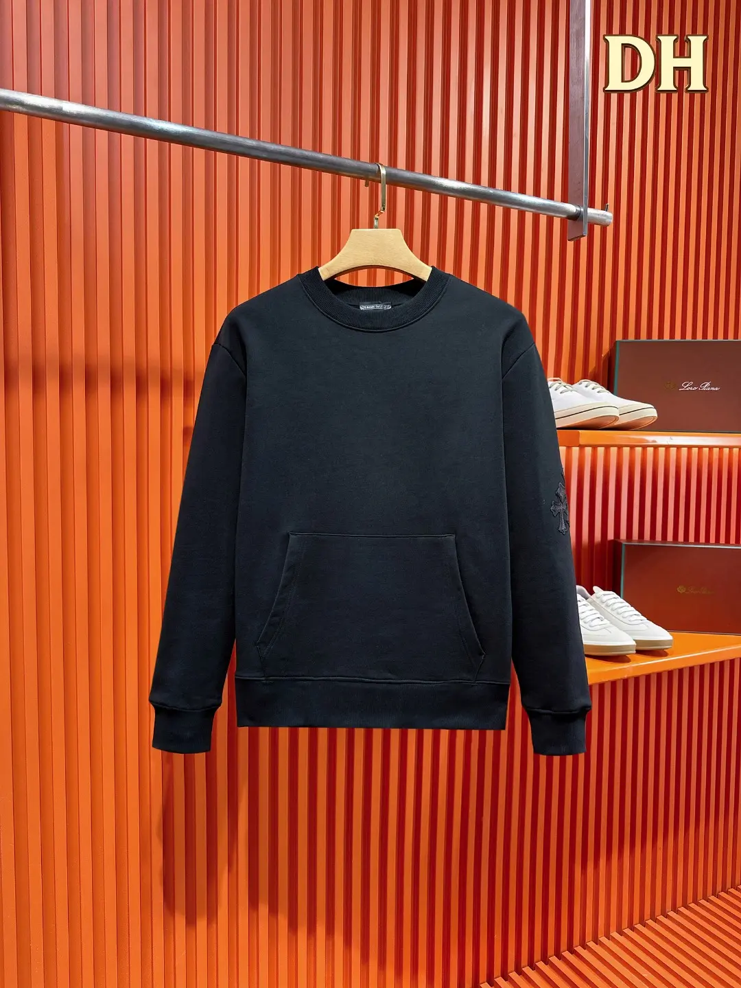 Leather Cross Patch Crew-Neck Sweatshirt D19520993
