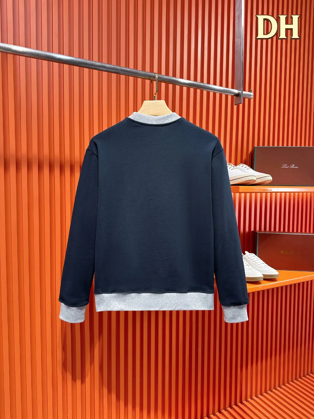 Two-Tone Logo Embroidery Sweatshirt D19521012 — view 2