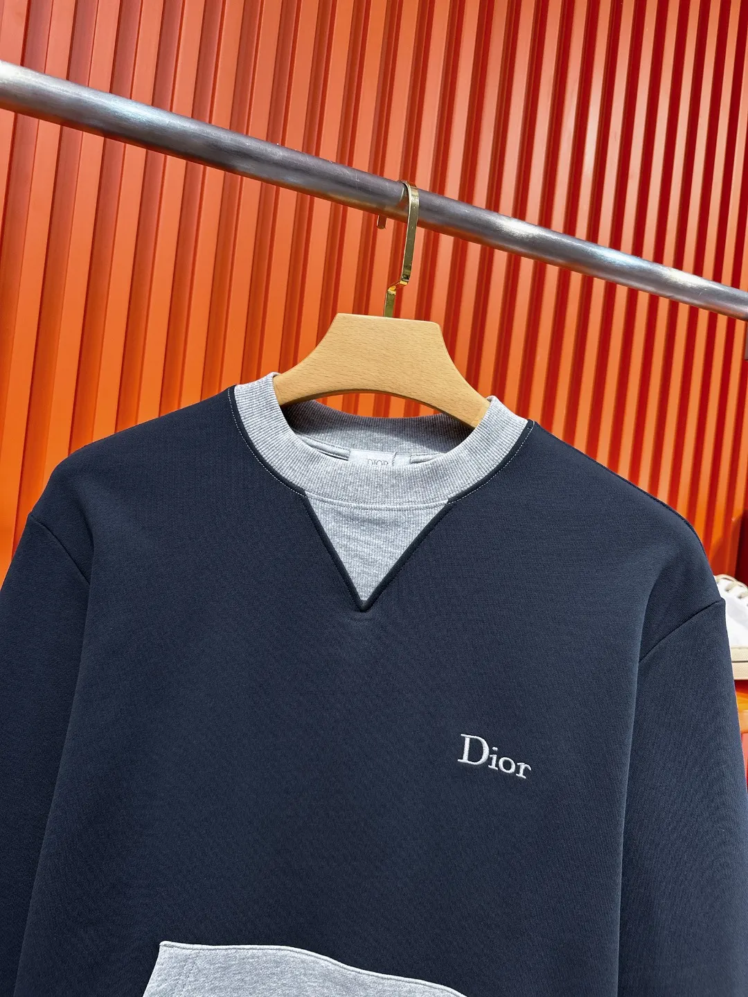 Two-Tone Logo Embroidery Sweatshirt D19521012 — view 4