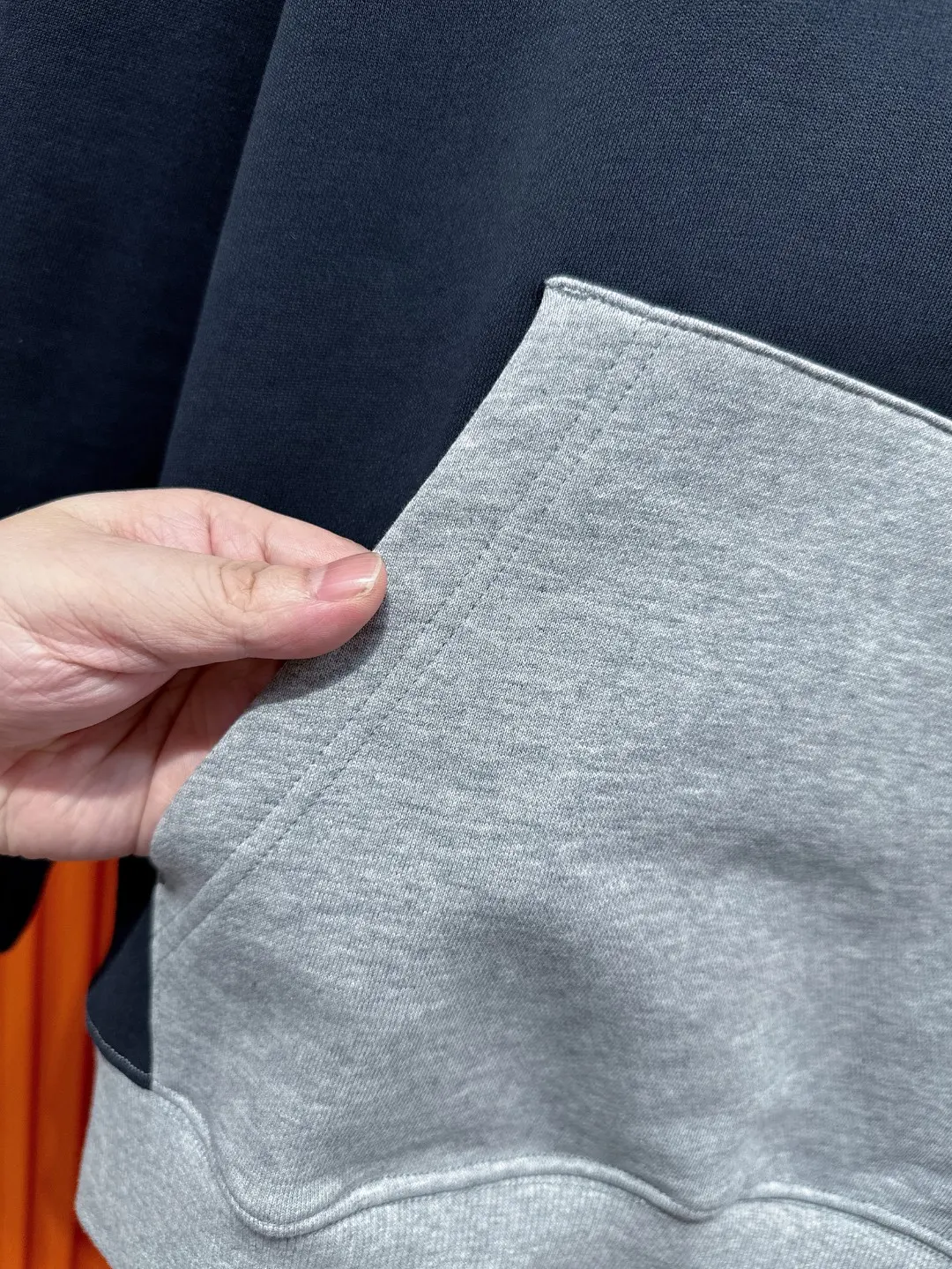 Two-Tone Logo Embroidery Sweatshirt D19521012 — view 7