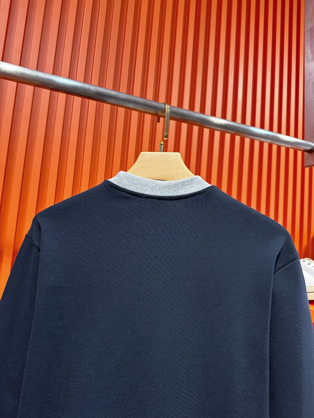 Two-Tone Logo Embroidery Sweatshirt D19521012 — view 10