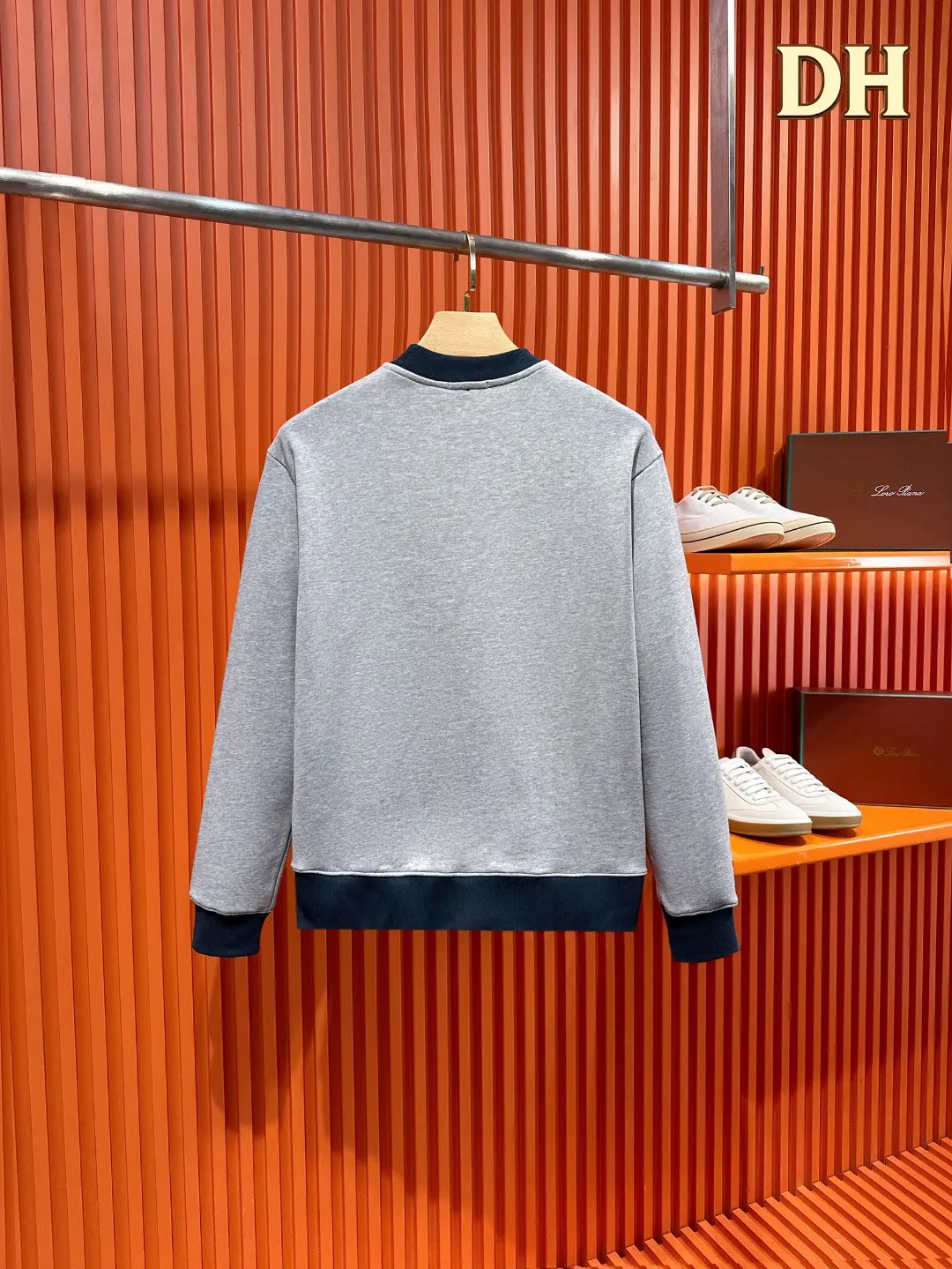 Logo Embroidery Contrast Pocket Sweatshirt D19521011 — view 2