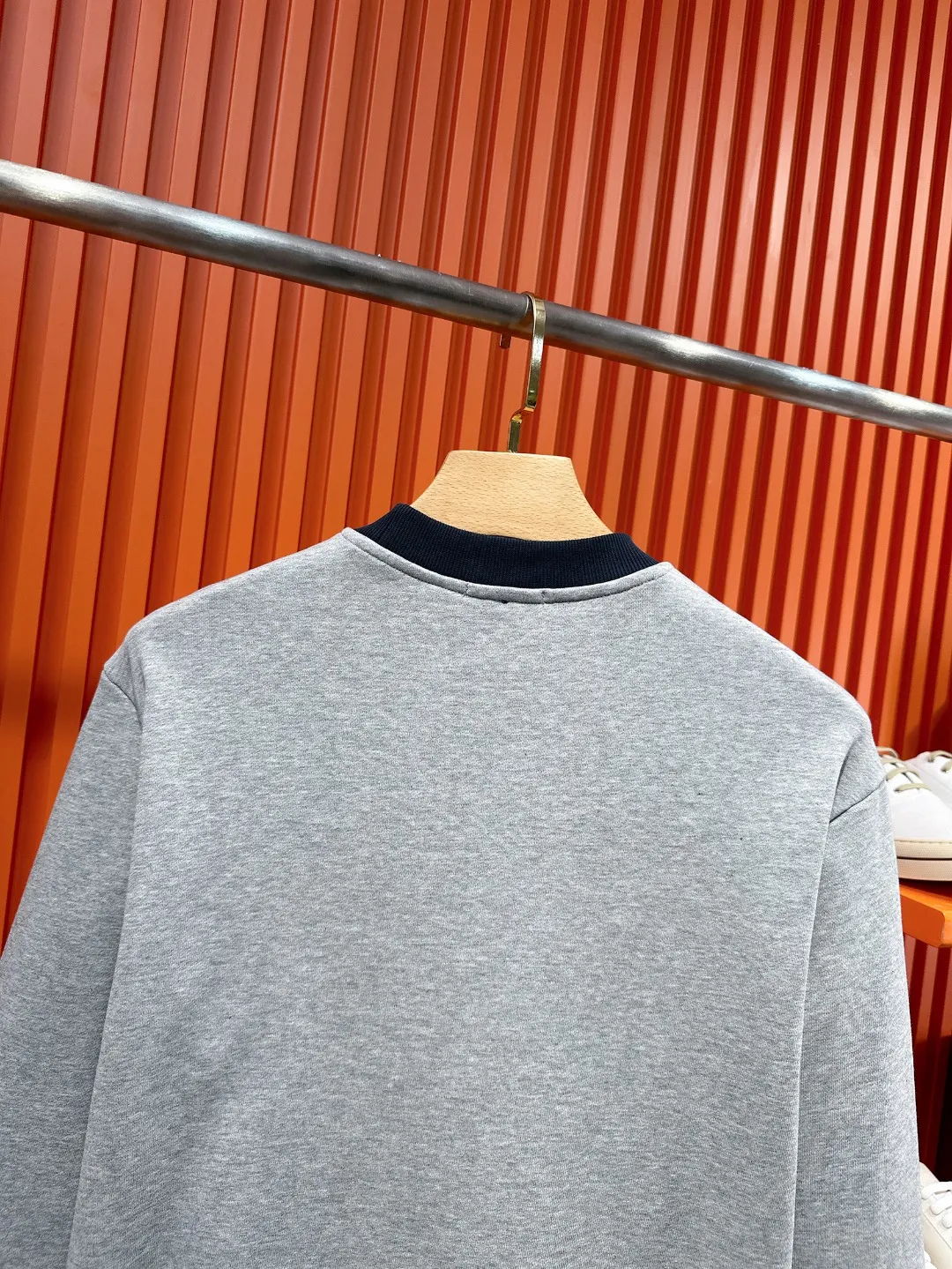 Logo Embroidery Contrast Pocket Sweatshirt D19521011 — view 8