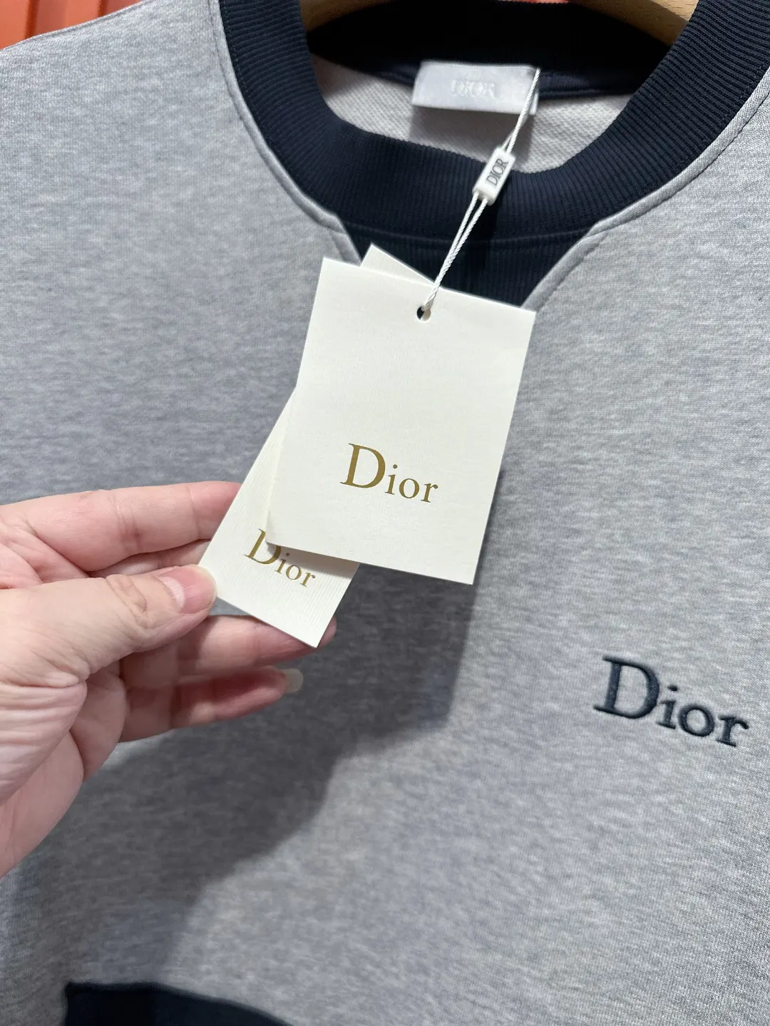 Logo Embroidery Contrast Pocket Sweatshirt D19521011 — view 11