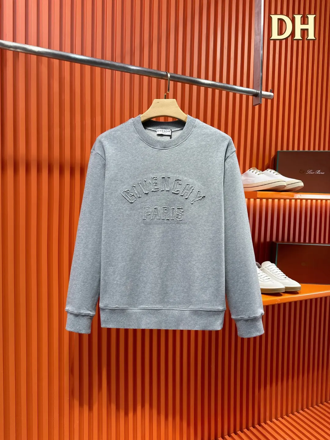 Logo Embroidered Crew-Neck Sweatshirt D19520989