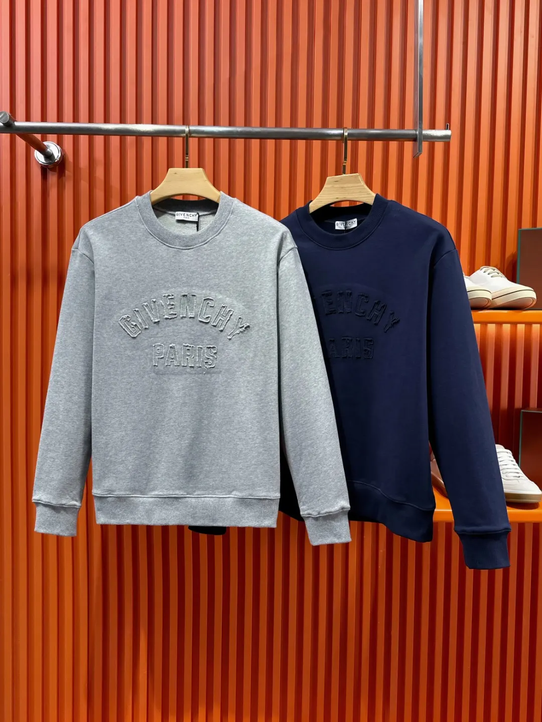 Logo Embroidered Crew-Neck Sweatshirt D19520989 — view 3