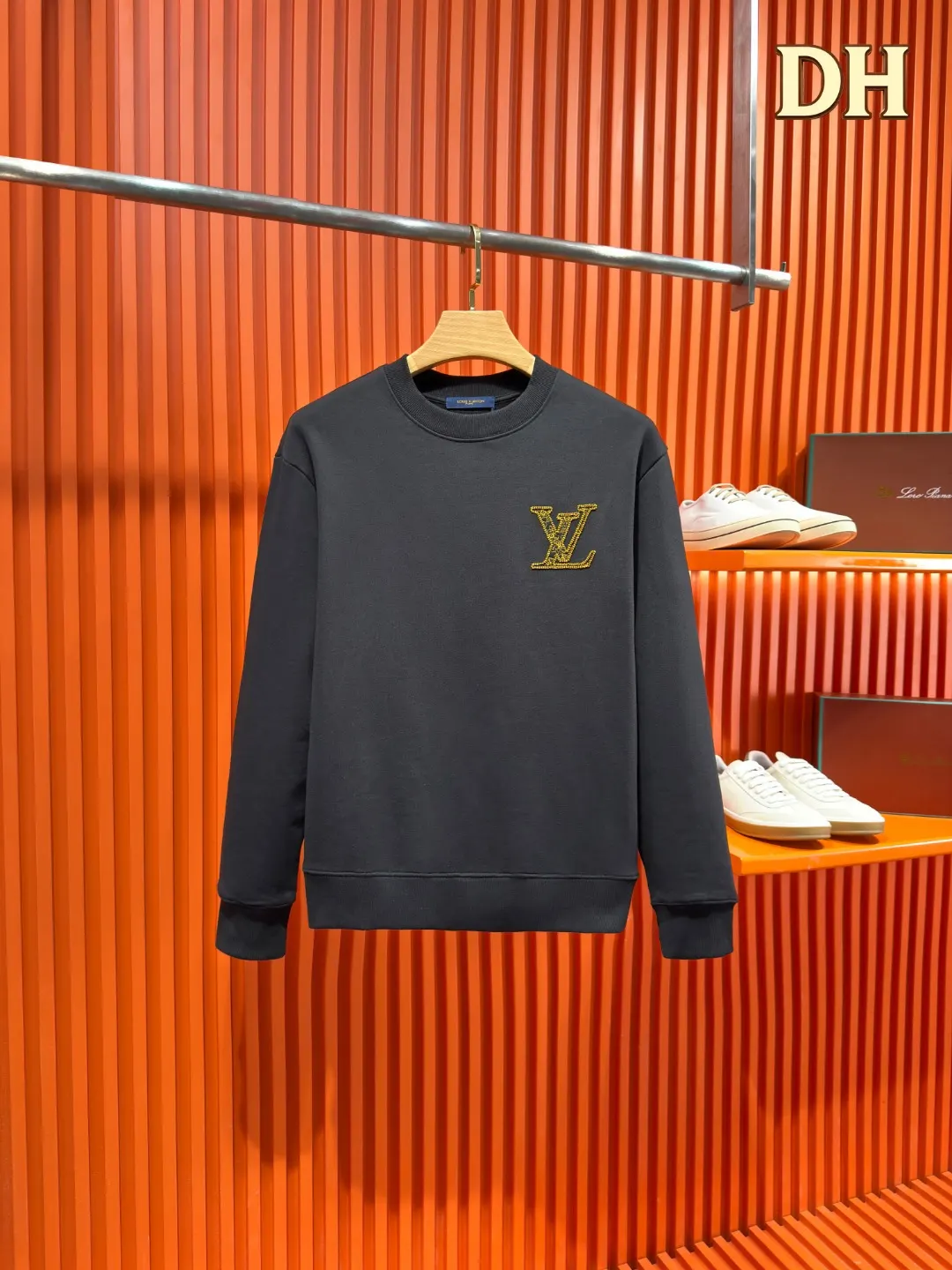 Embroidered Logo Cotton Crew-Neck Sweatshirt D19521003