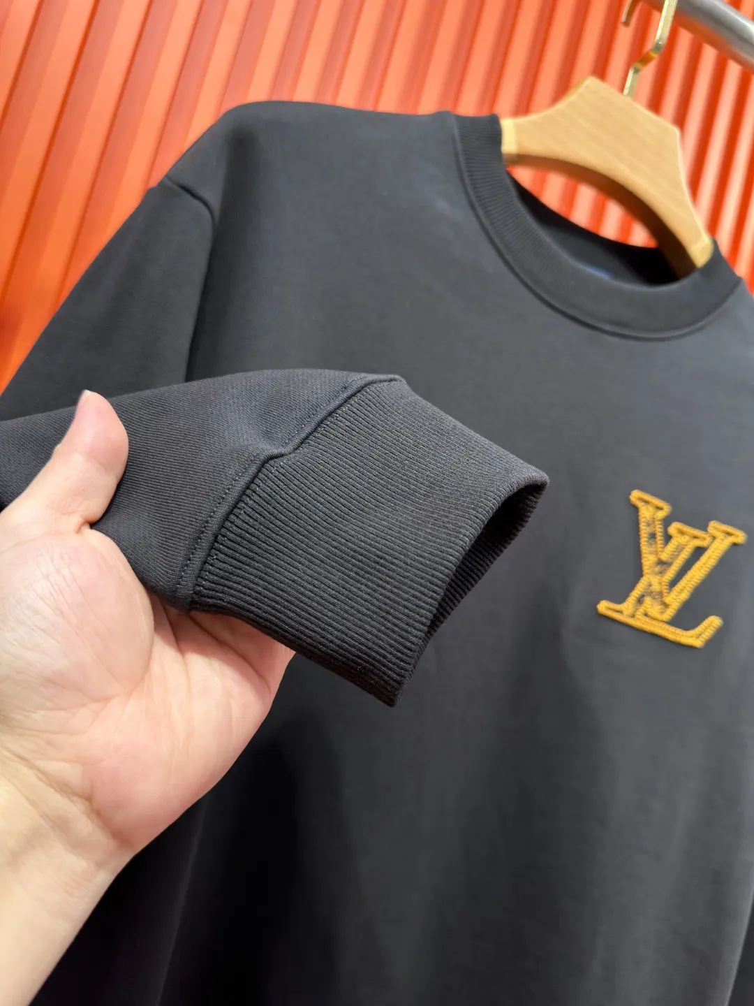 Embroidered Logo Cotton Crew-Neck Sweatshirt D19521003 — view 6