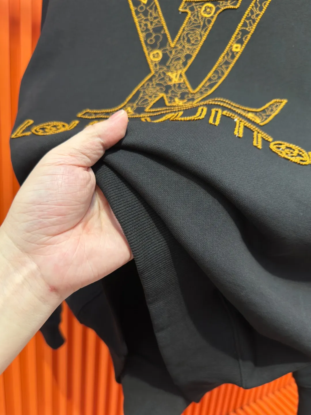 Embroidered Logo Cotton Crew-Neck Sweatshirt D19521003 — view 9