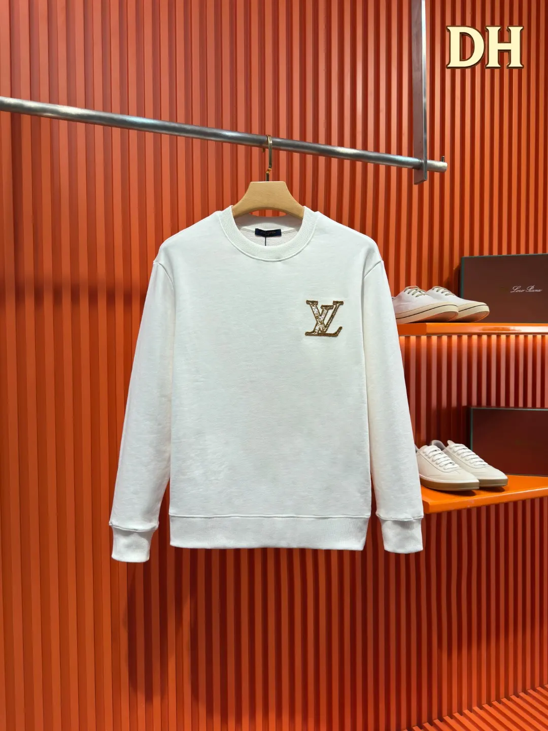 Embroidered Logo Crew-Neck Sweatshirt D19521001