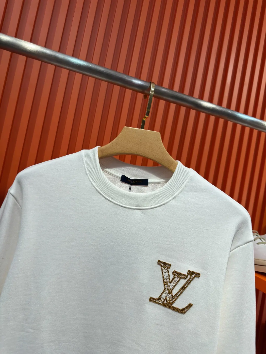 Embroidered Logo Crew-Neck Sweatshirt D19521001 — view 4
