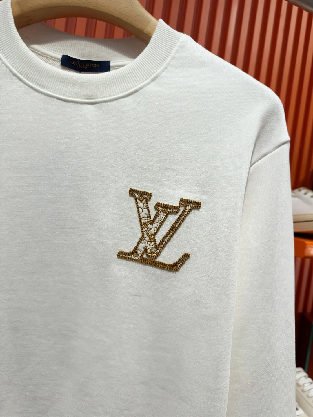 Embroidered Logo Crew-Neck Sweatshirt D19521001 — view 6