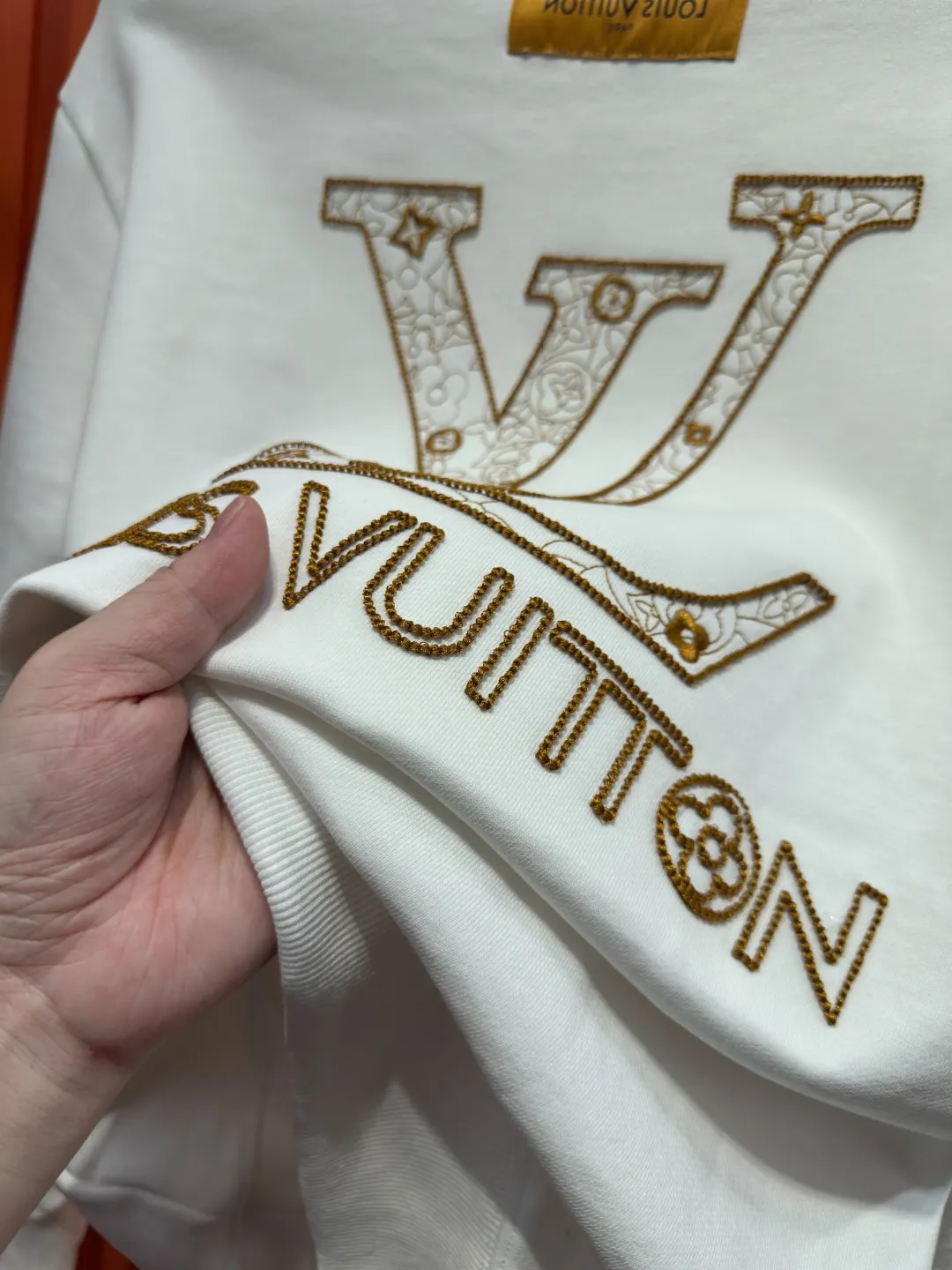 Embroidered Logo Crew-Neck Sweatshirt D19521001 — view 8