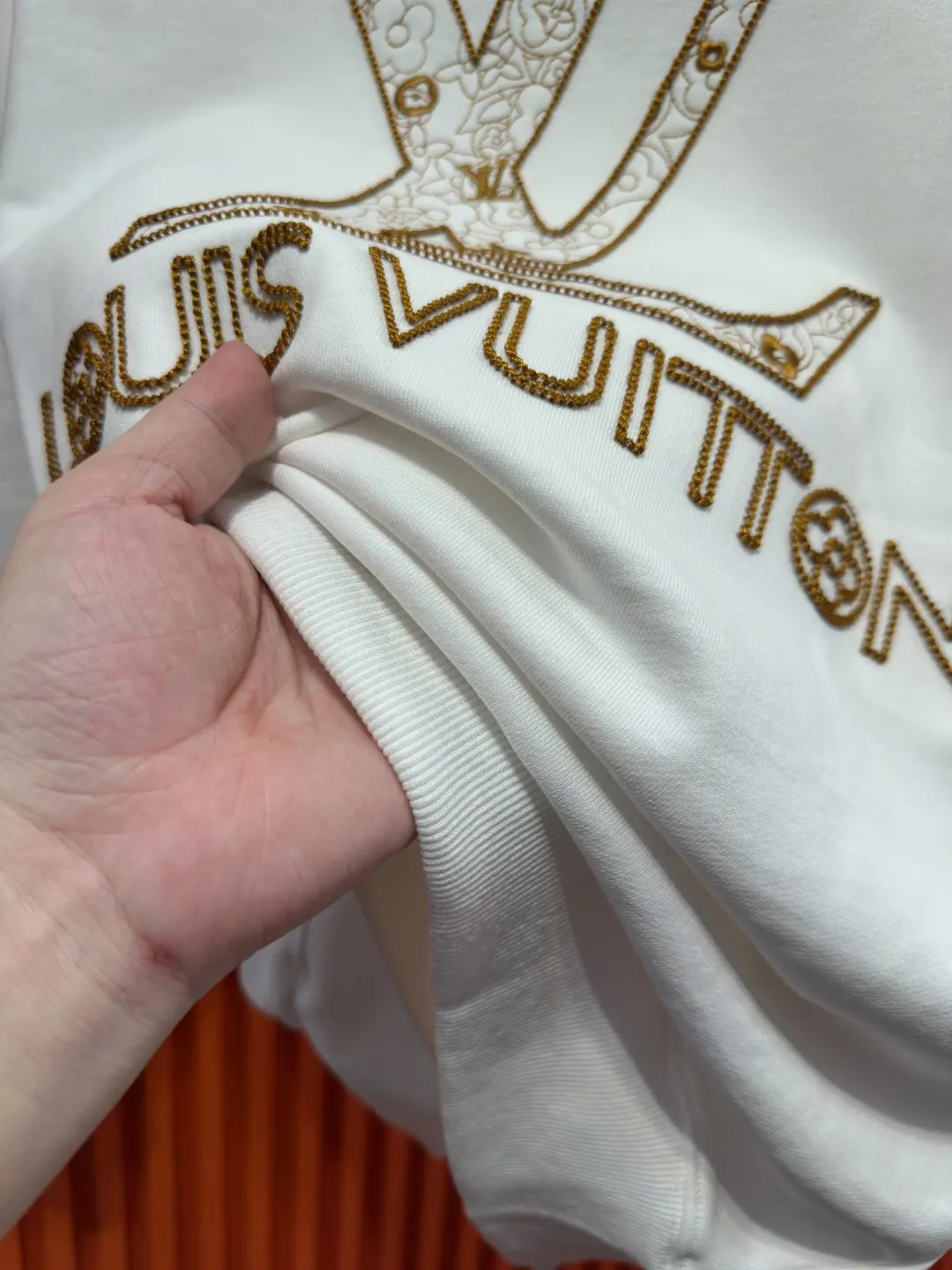 Embroidered Logo Crew-Neck Sweatshirt D19521001 — view 9