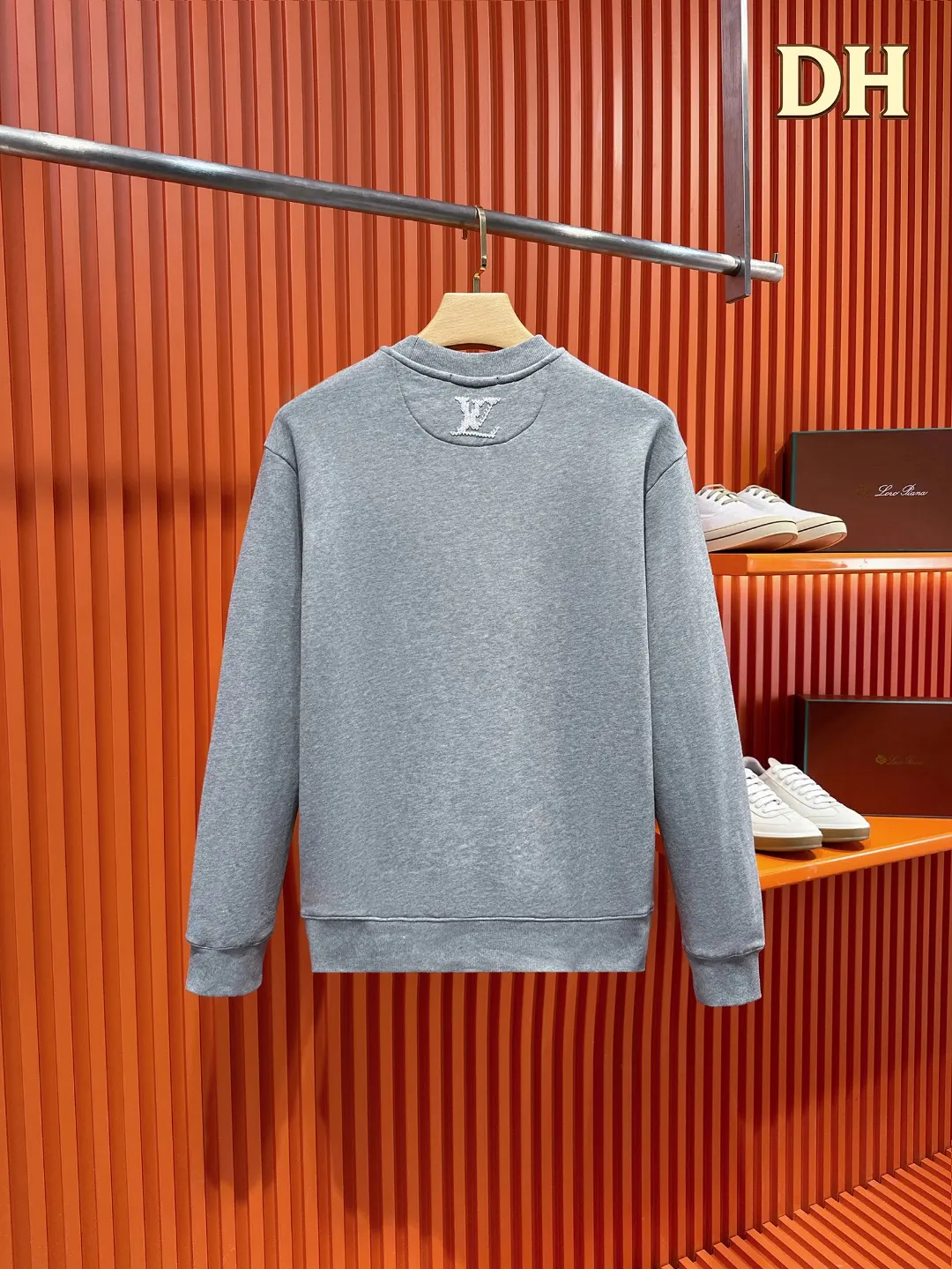 Embroidered Logo Crew-Neck Sweatshirt D19521007 — view 2