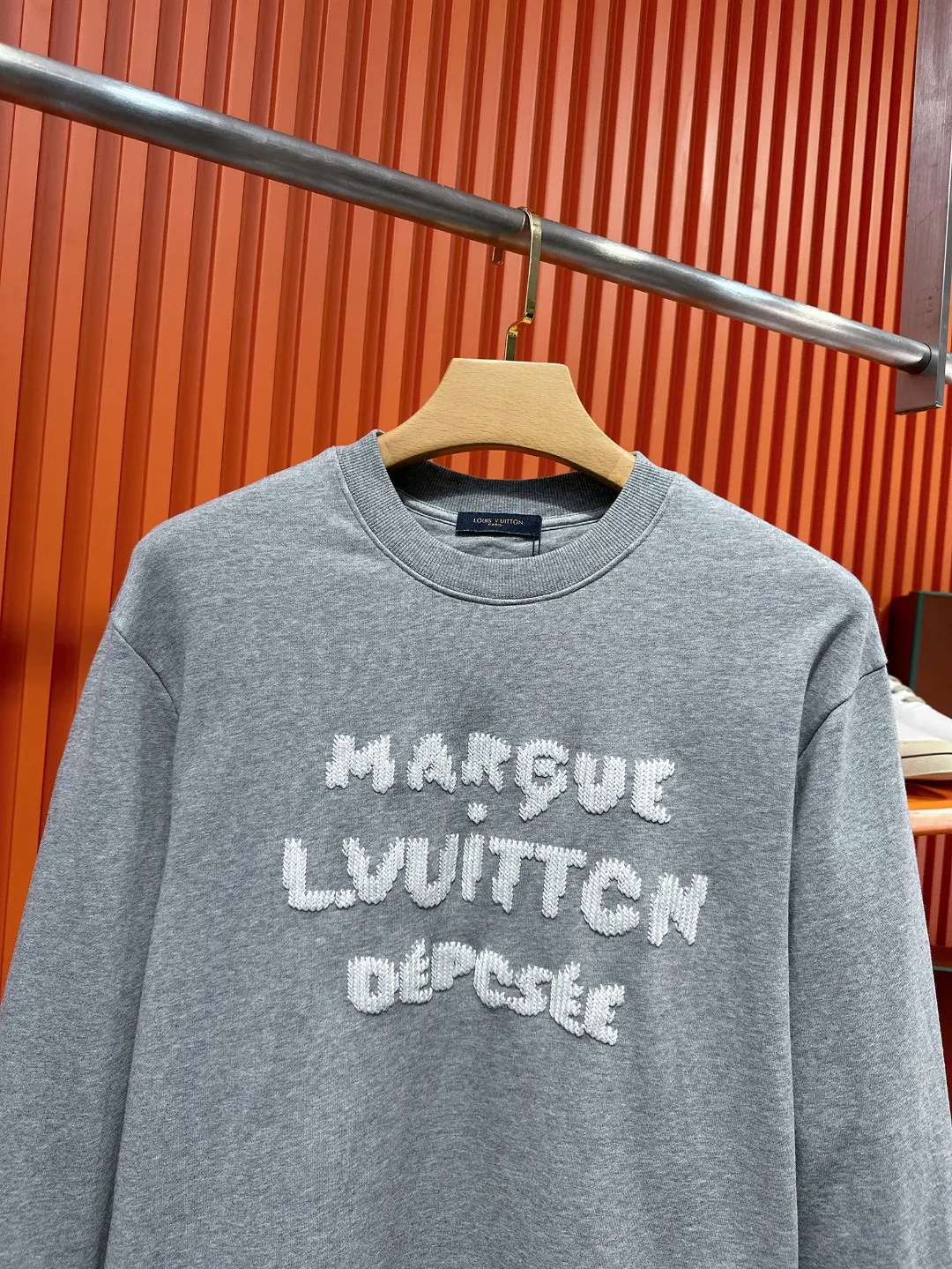 Embroidered Logo Crew-Neck Sweatshirt D19521007 — view 4