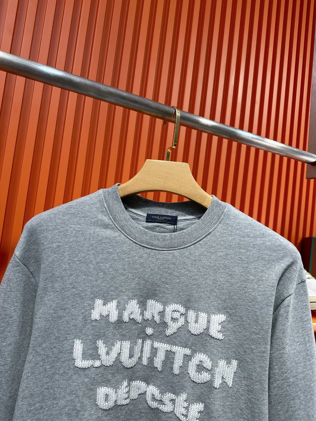Embroidered Logo Crew-Neck Sweatshirt D19521007 — view 5