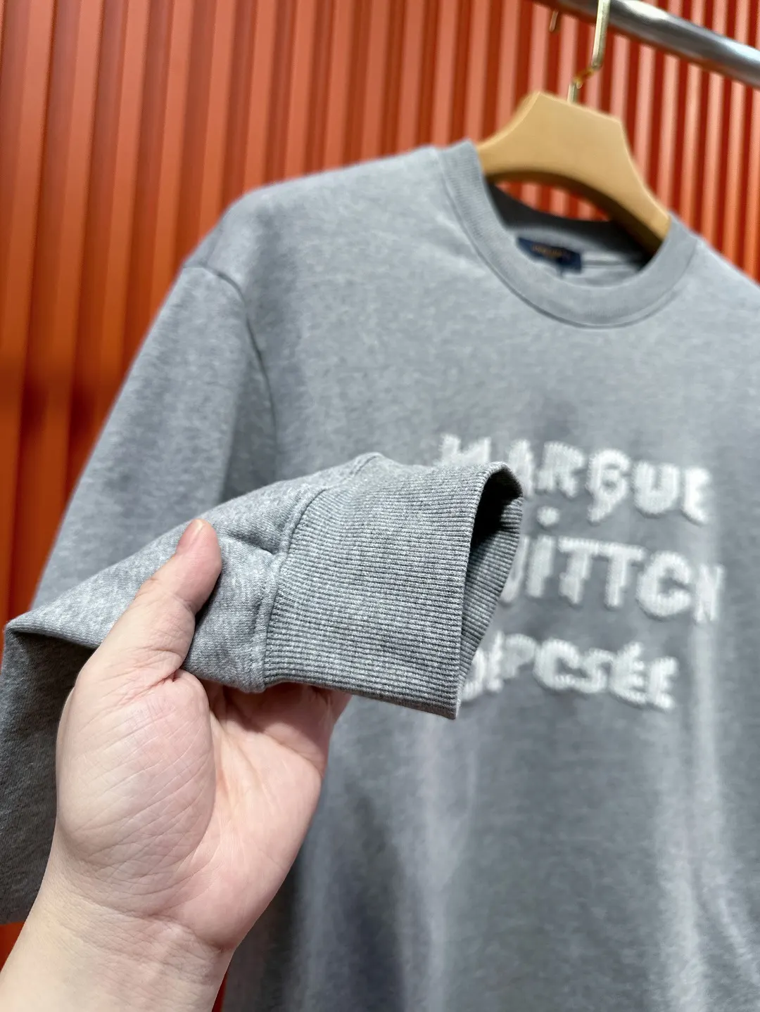 Embroidered Logo Crew-Neck Sweatshirt D19521007 — view 7