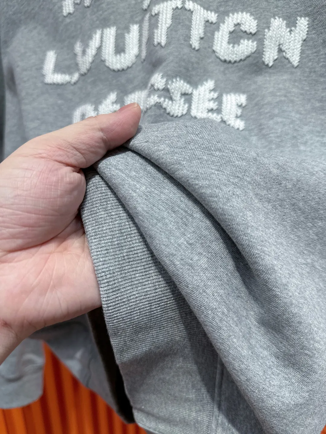 Embroidered Logo Crew-Neck Sweatshirt D19521007 — view 10