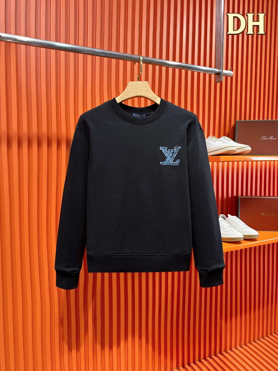 Logo Patch Embroidered Cotton Sweatshirt D20521005