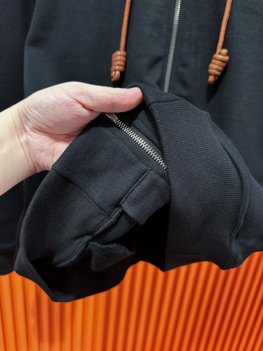 Anagram Logo Embroidered Zip-Up Hoodie D24521014 — view 10