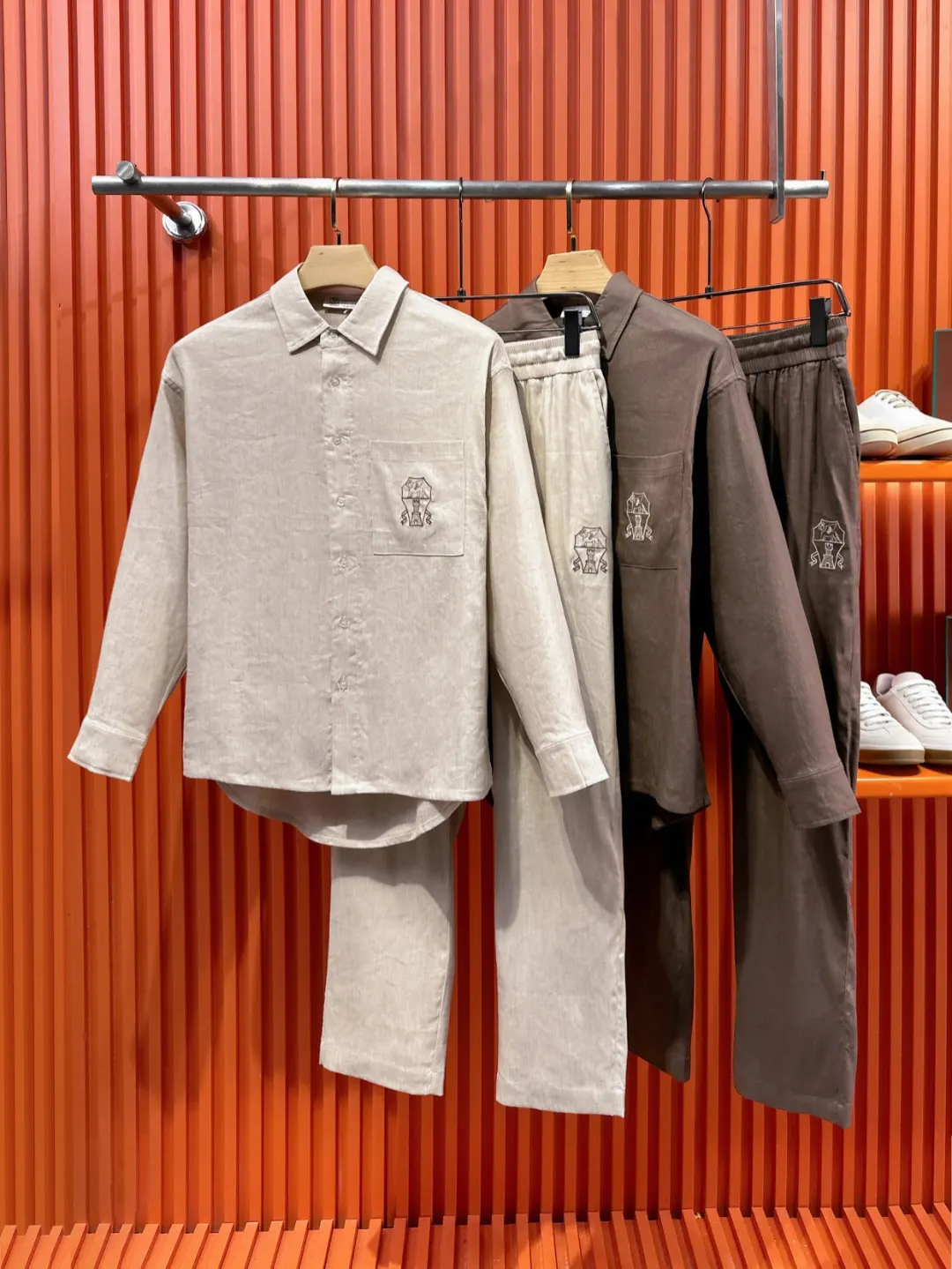 Embroidered Tencel-Linen Shirt and Trousers Set D41021018 — view 2