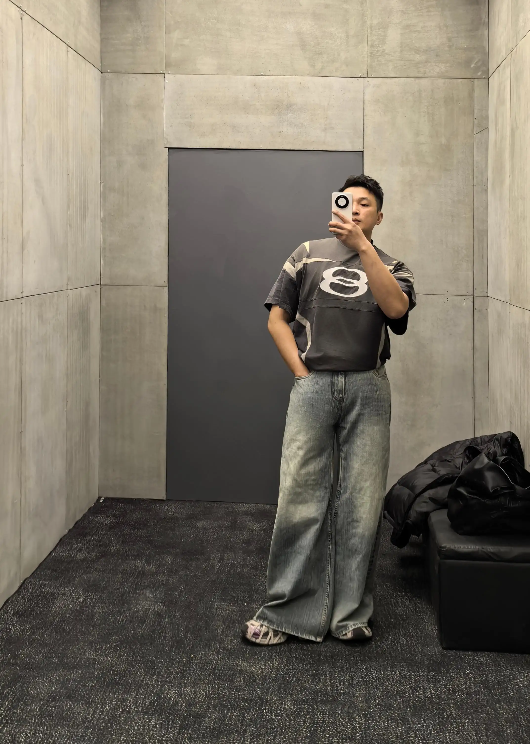 Washed Distressed Flared Jeans D25019988 — view 4