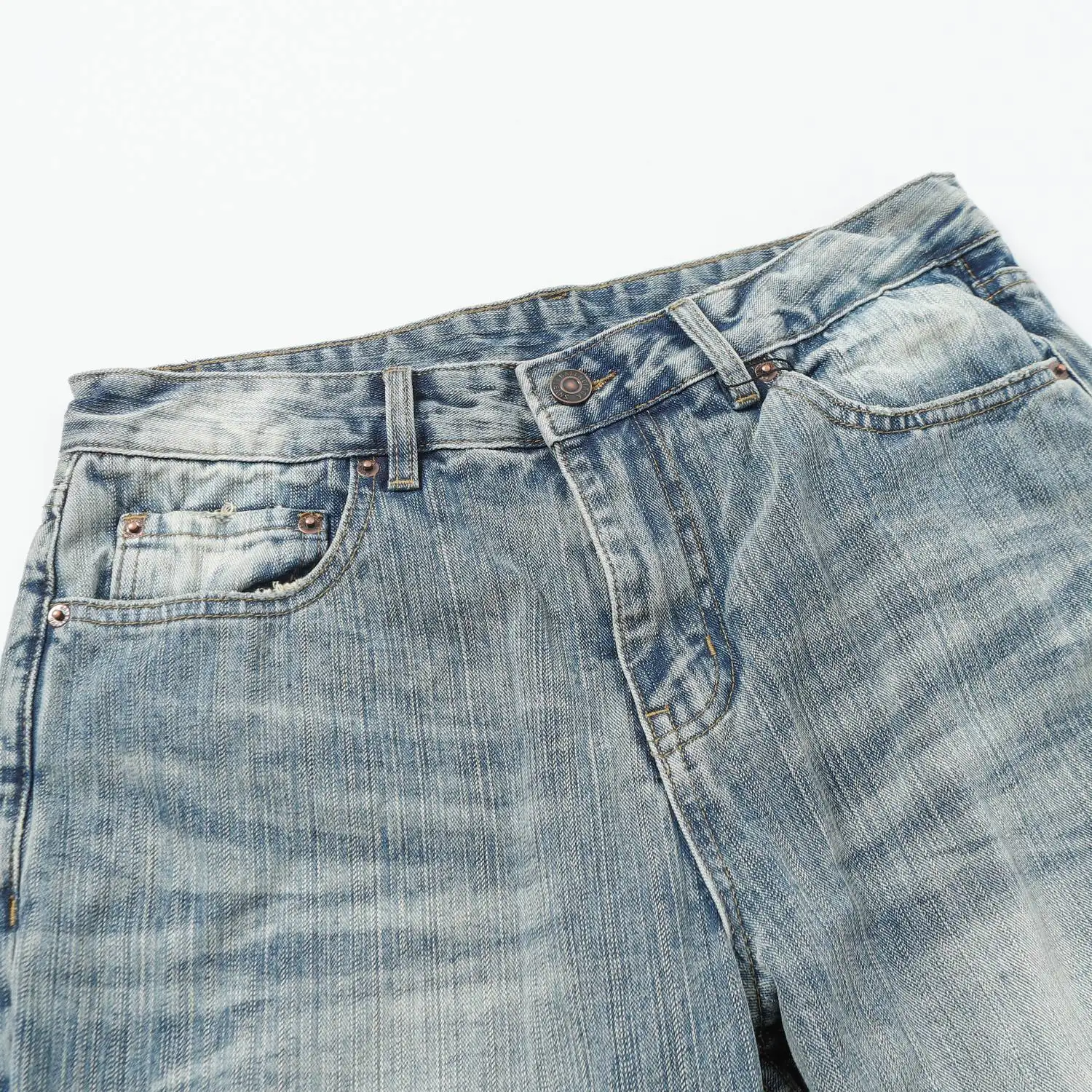Washed Distressed Flared Jeans D25019988 — view 11