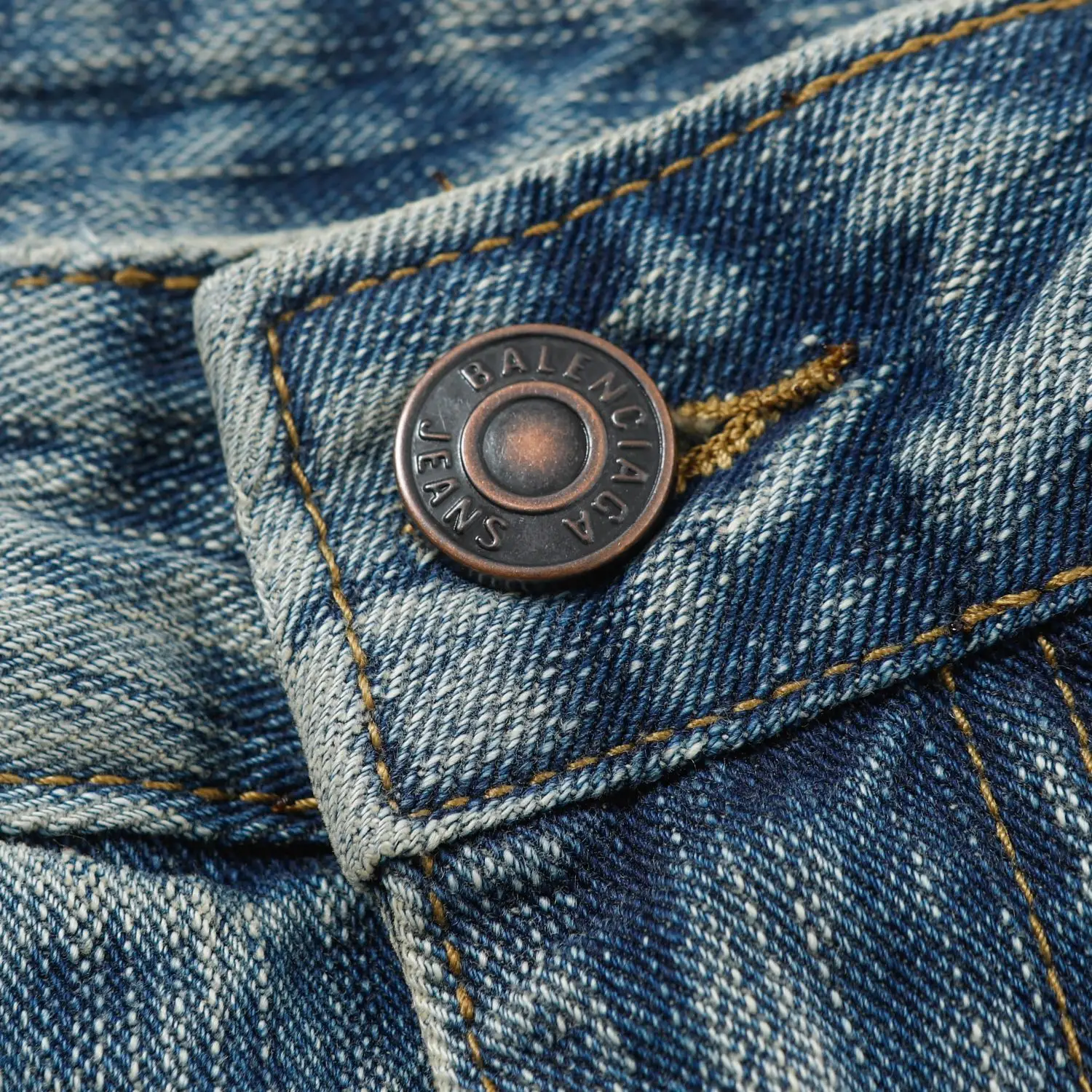 Washed Distressed Flared Jeans D25019988 — view 12