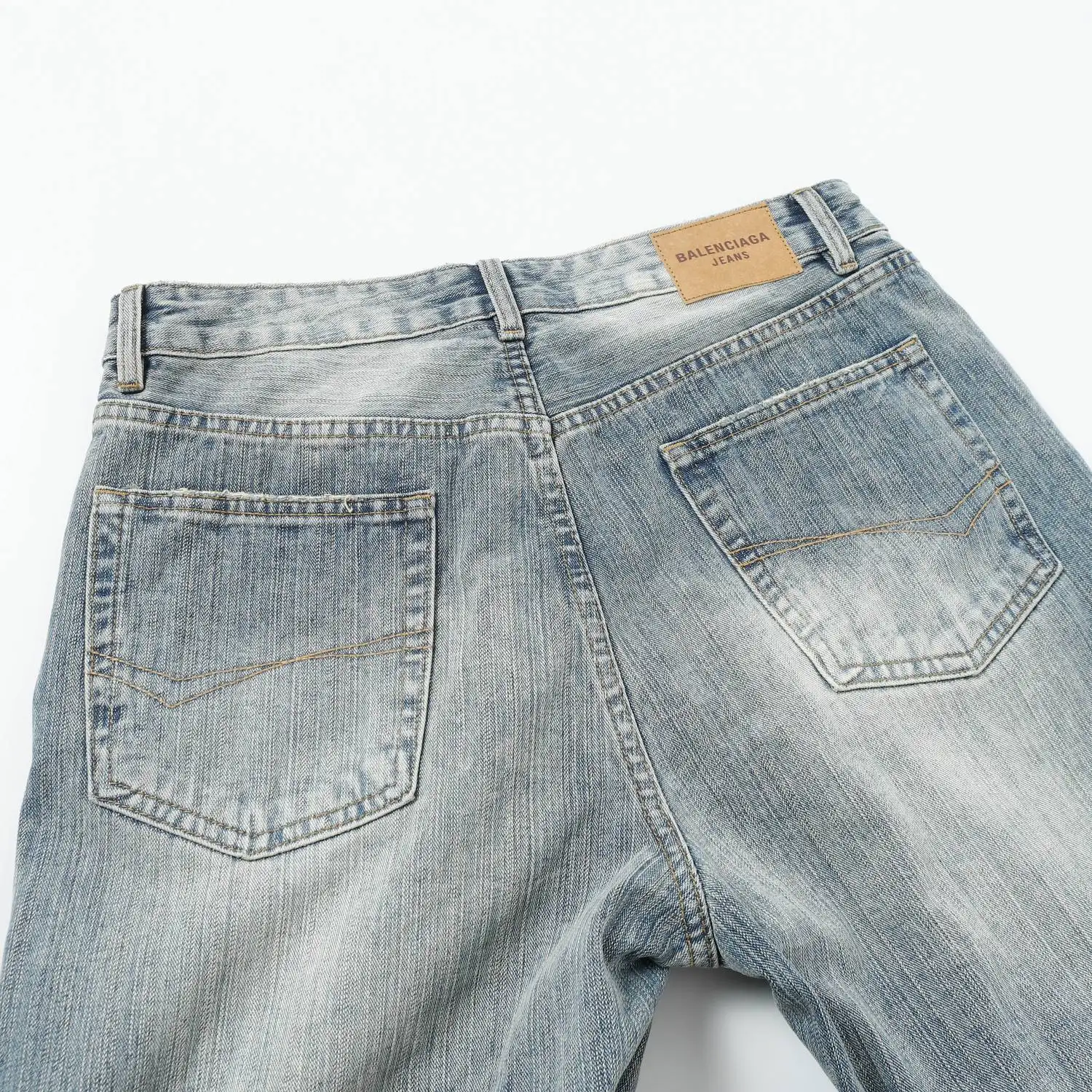 Washed Distressed Flared Jeans D25019988 — view 13