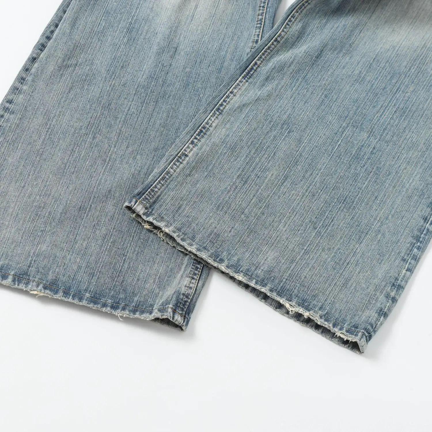 Washed Distressed Flared Jeans D25019988 — view 14
