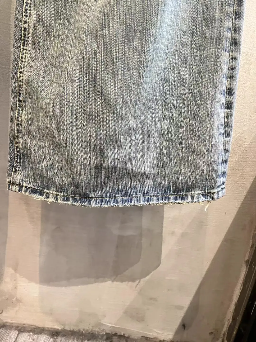 Washed Distressed Flared Jeans D25019988 — view 22