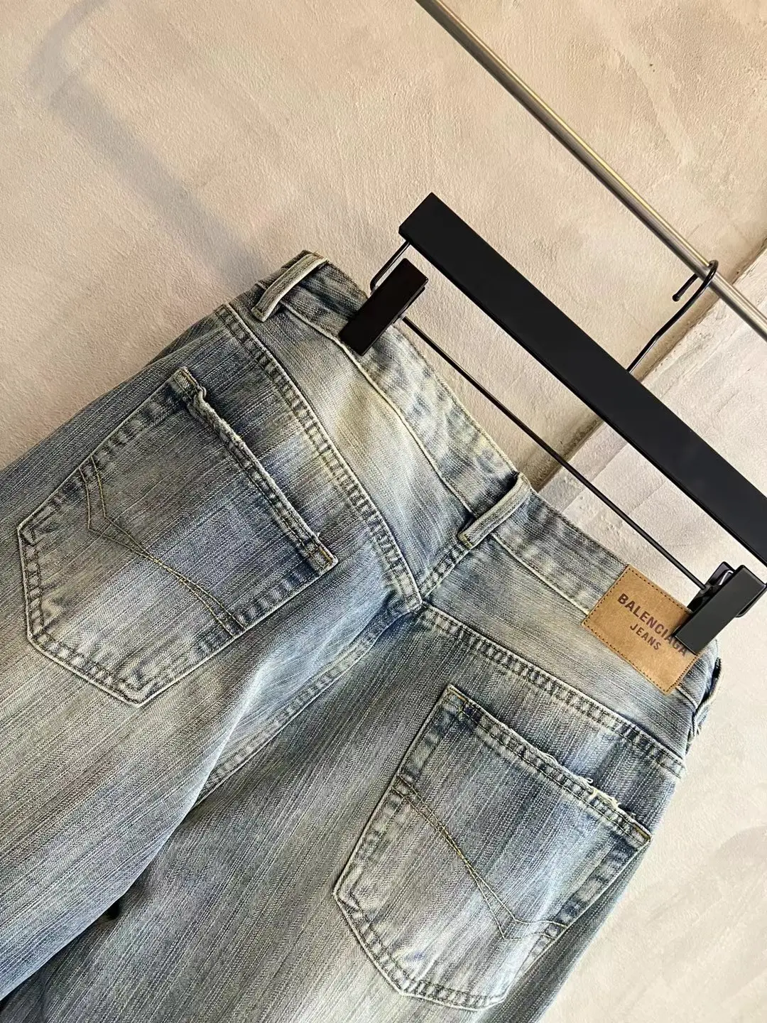 Washed Distressed Flared Jeans D25019988 — view 23