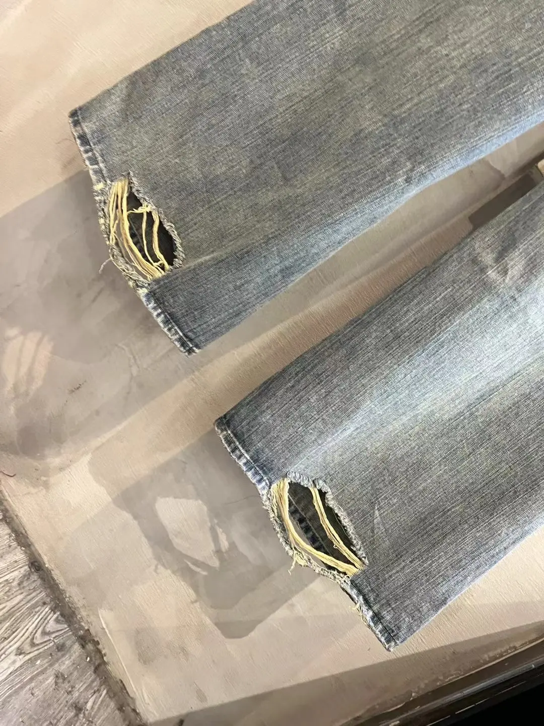 Washed Distressed Flared Jeans D25019988 — view 24