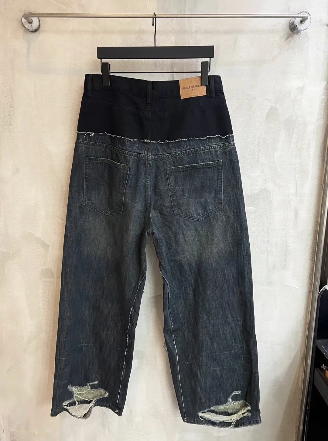 Wide-Leg Panelled Distressed Jeans D24021854 — view 10