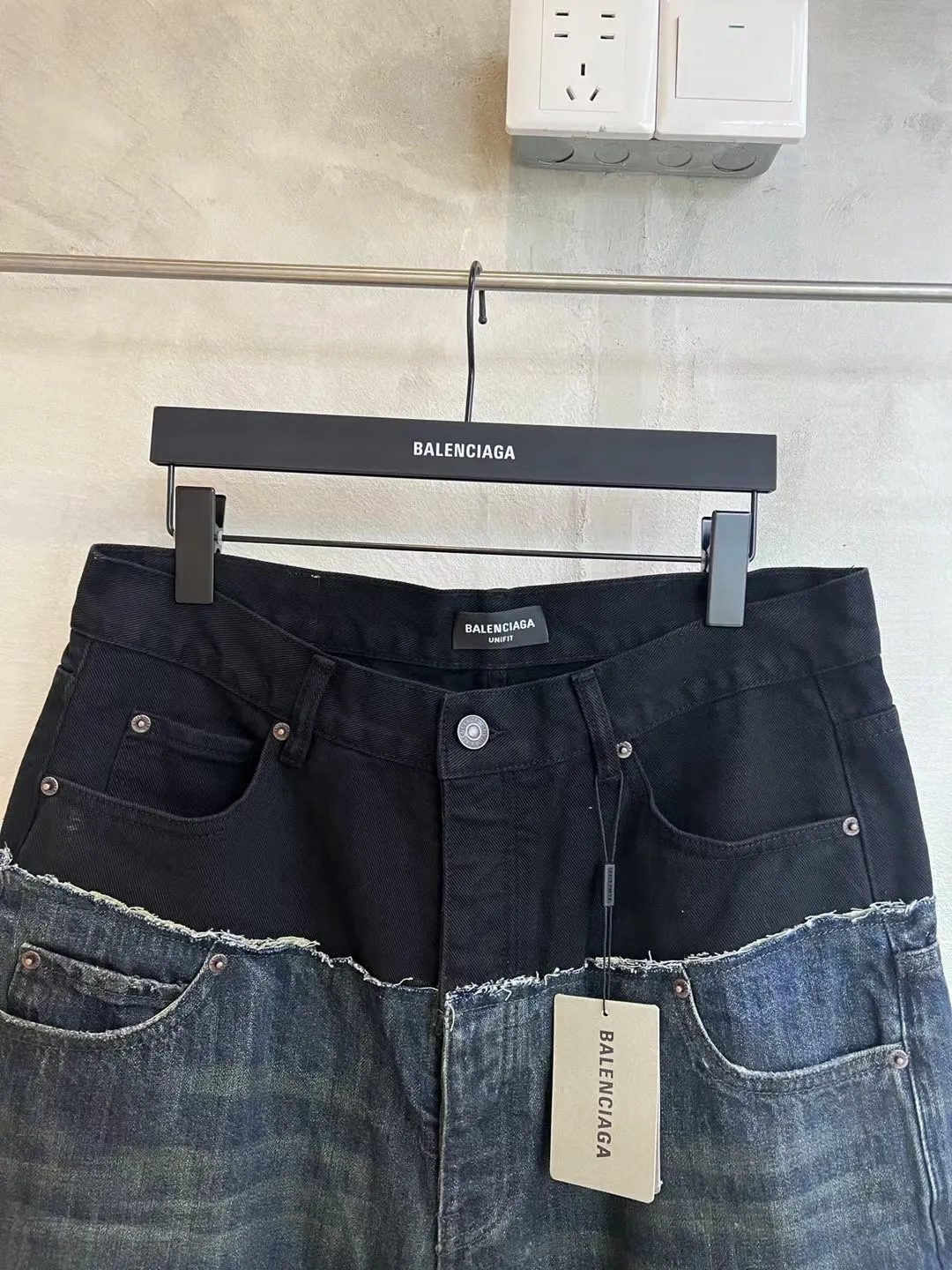 Wide-Leg Panelled Distressed Jeans D24021854 — view 11