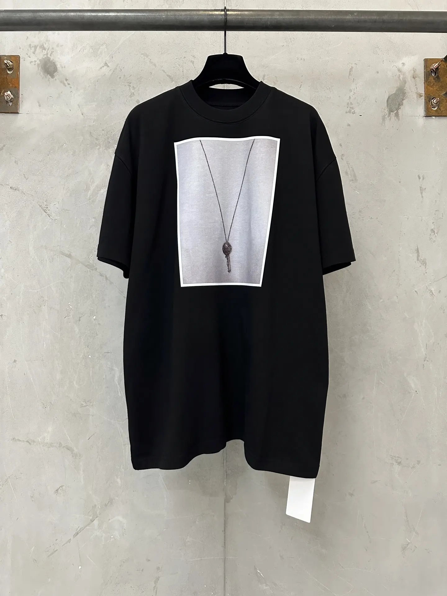 Key Graphic Print Heavyweight Cotton T-Shirt D18011759