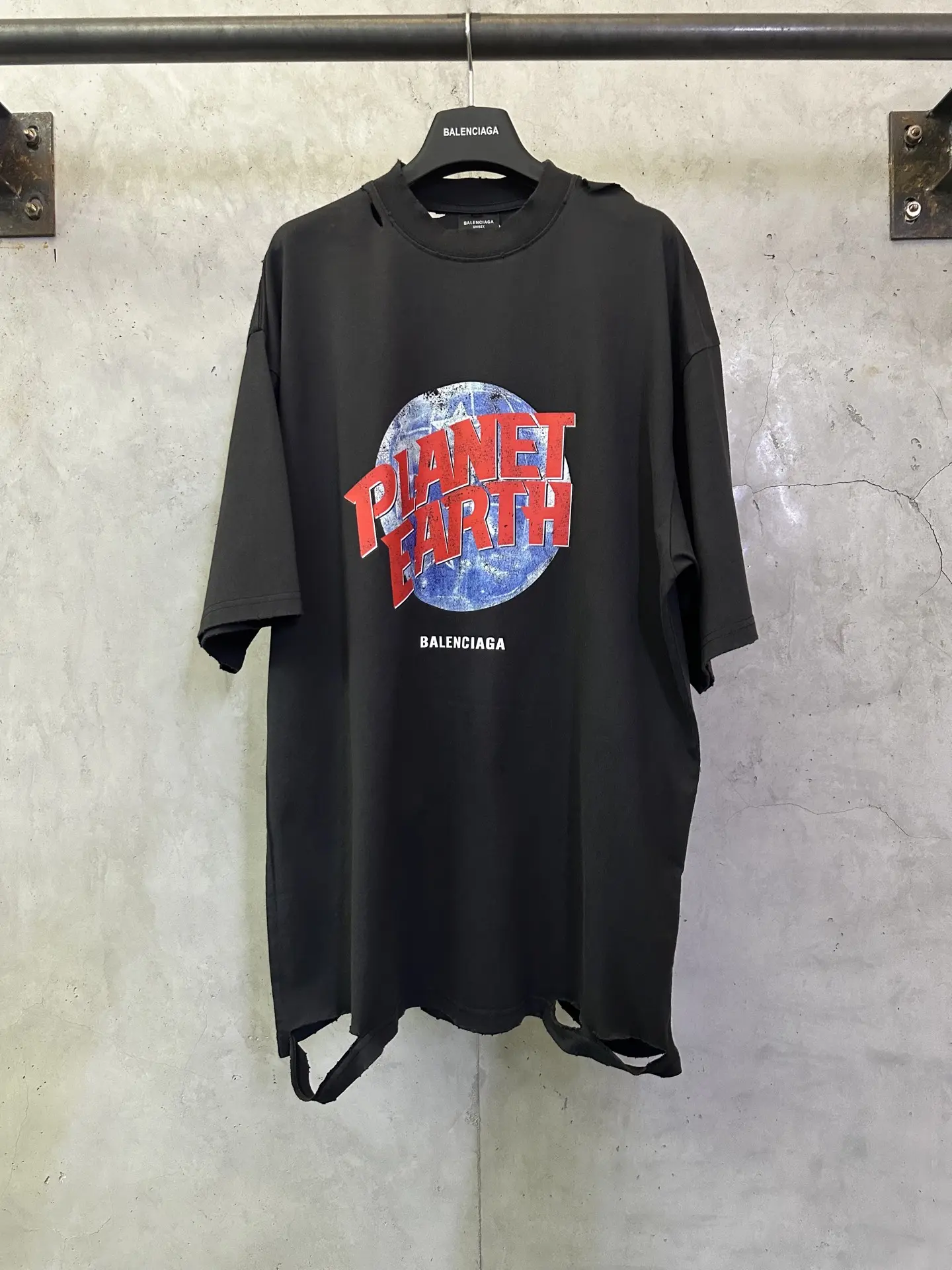Planet Earth Distressed Graphic T-Shirt D21012830