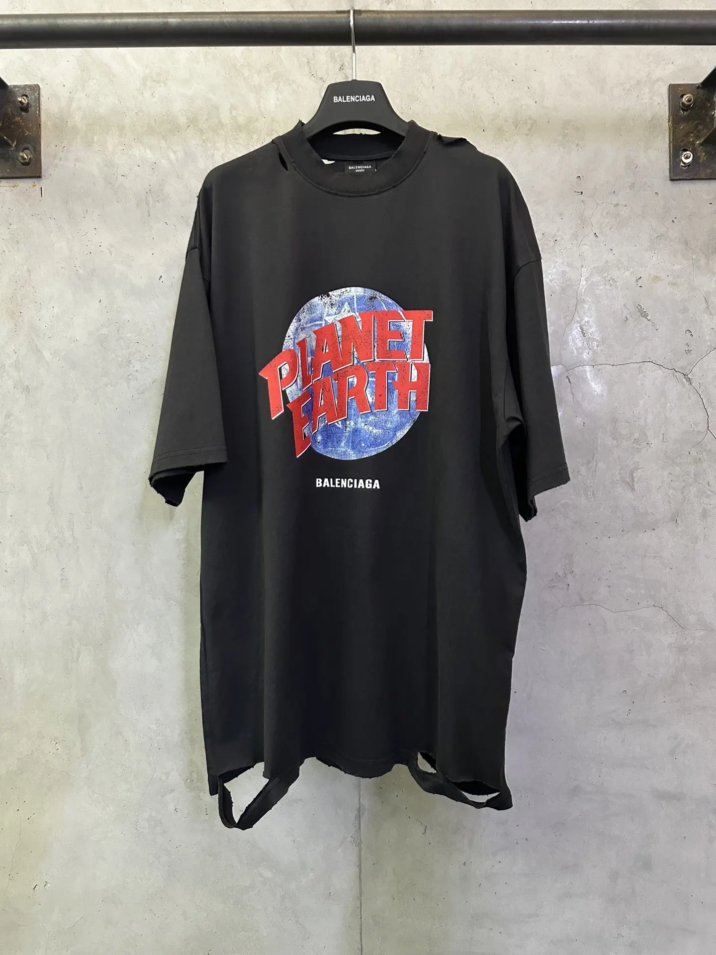 Planet Earth Distressed Graphic T-Shirt D21012830