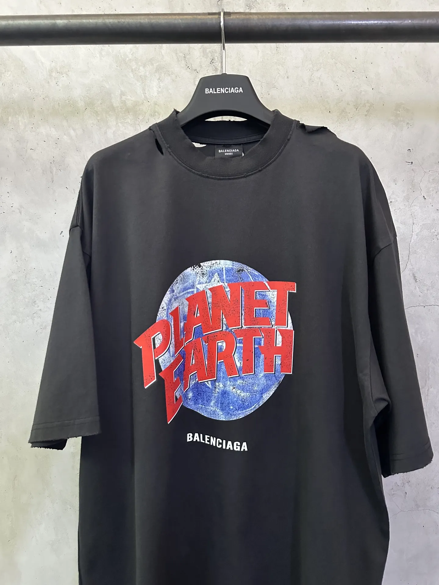 Planet Earth Distressed Graphic T-Shirt D21012830 — view 3