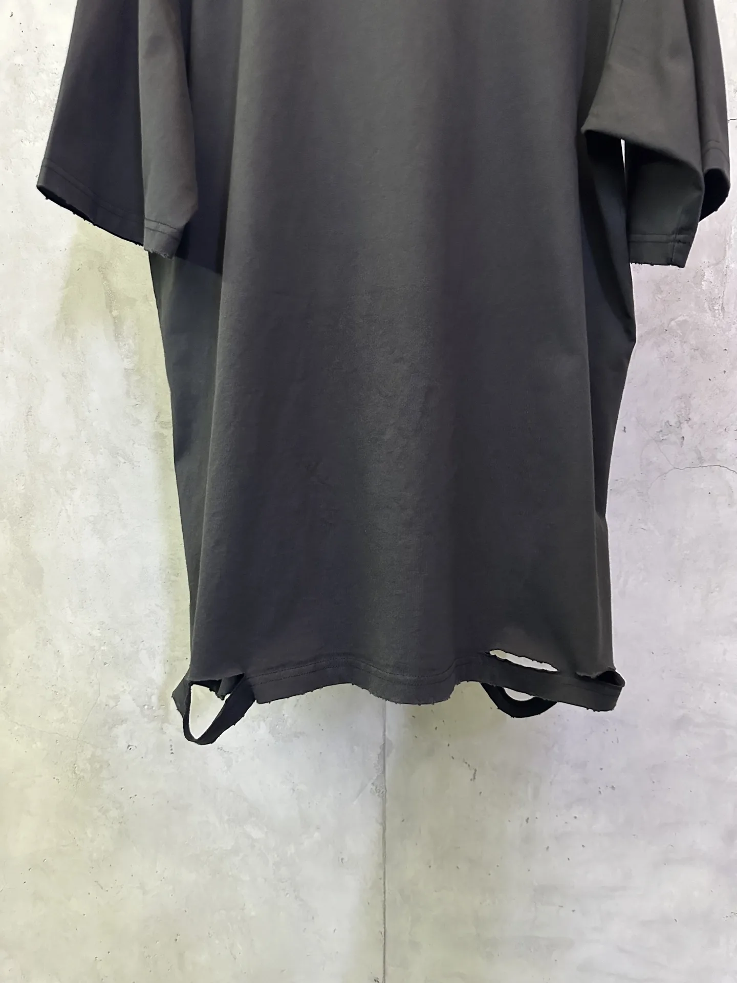 Planet Earth Distressed Graphic T-Shirt D21012830 — view 4